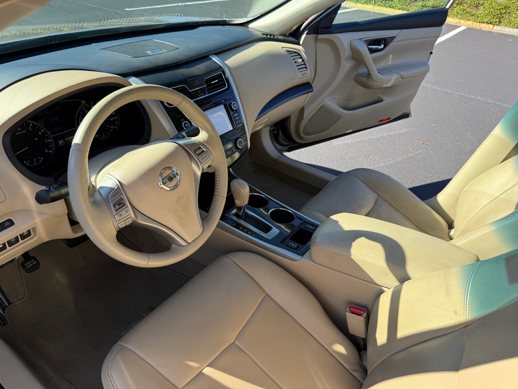 Photo 12 of this NISSAN ALTIMA