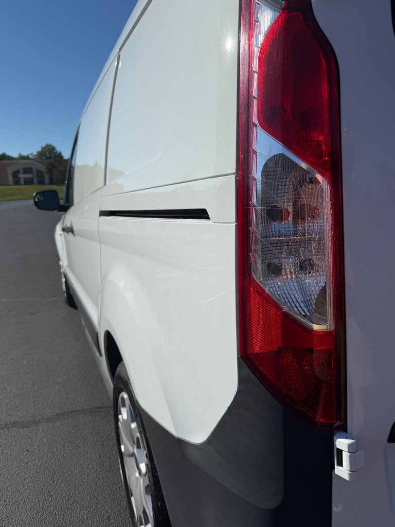 Photo 37 of this FORD TRANSIT CONNECT
