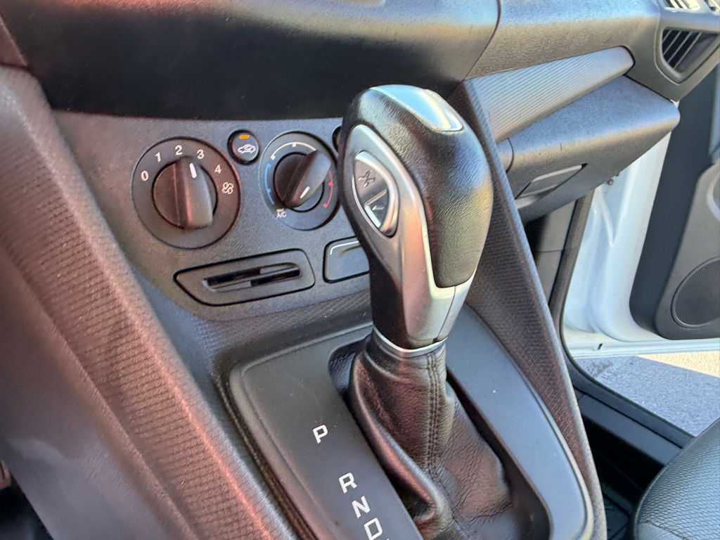 Photo 22 of this FORD TRANSIT CONNECT