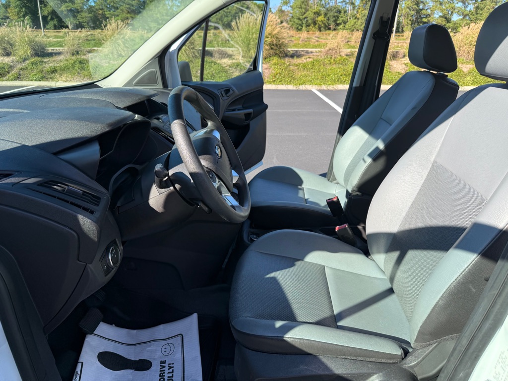 Photo 10 of this FORD TRANSIT CONNECT