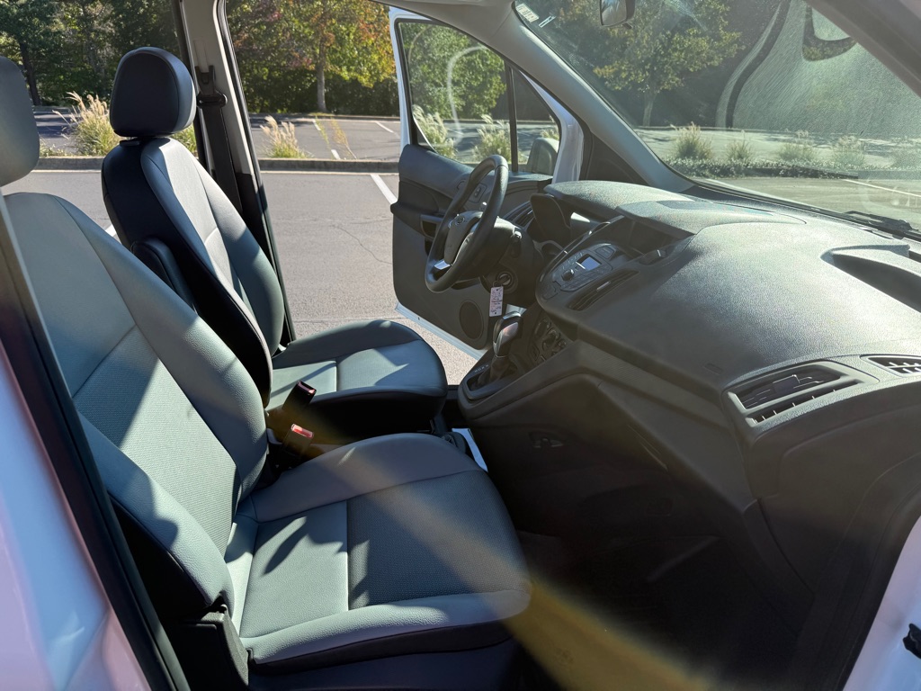Photo 13 of this FORD TRANSIT CONNECT