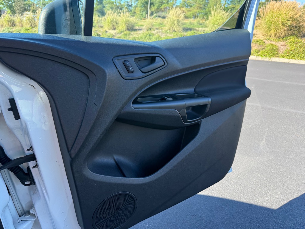 Photo 27 of this FORD TRANSIT CONNECT