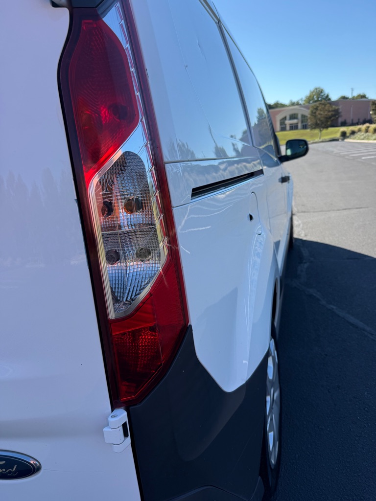 Photo 38 of this FORD TRANSIT CONNECT