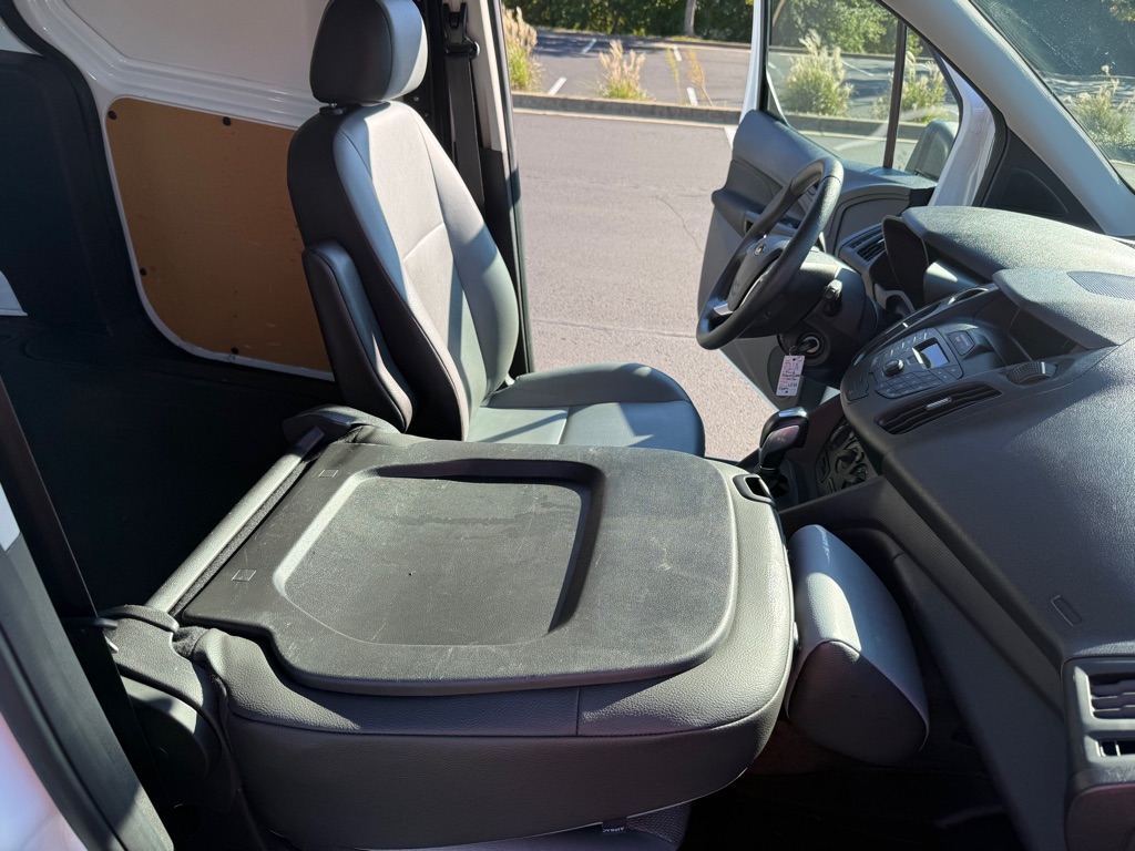 Photo 30 of this FORD TRANSIT CONNECT