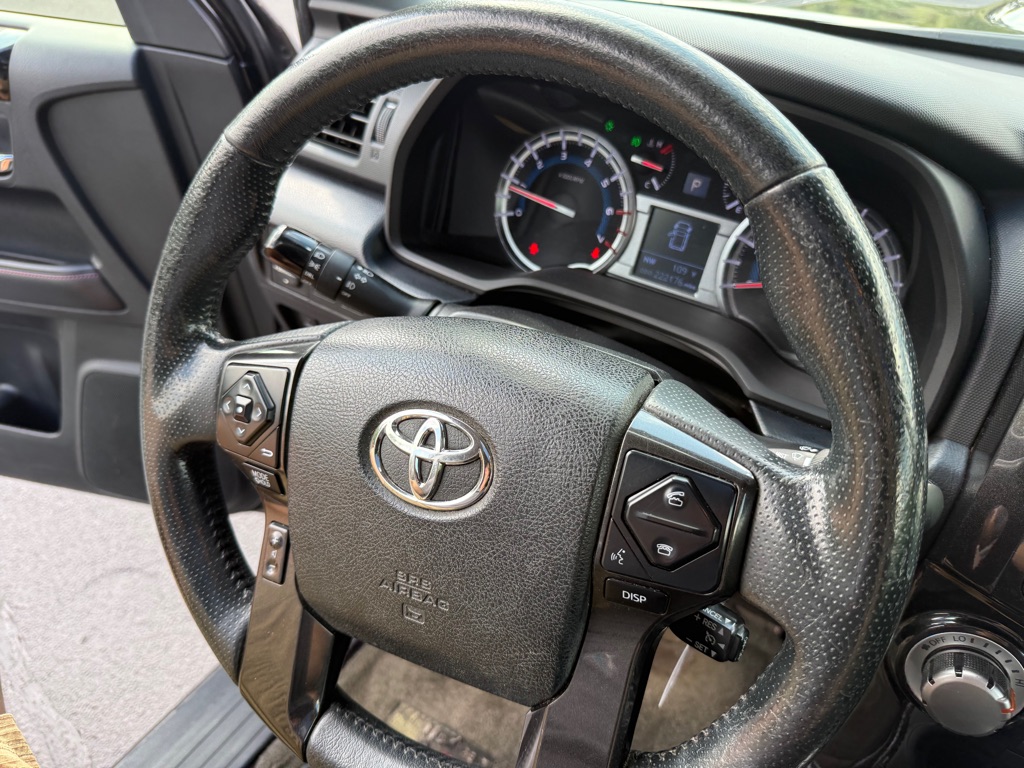 Photo 26 of this TOYOTA 4RUNNER
