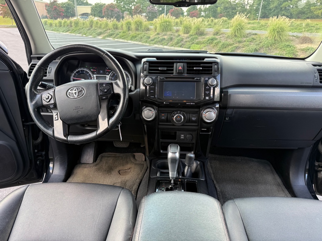Photo 13 of this TOYOTA 4RUNNER