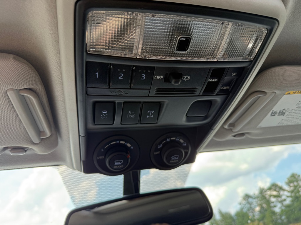 Photo 24 of this TOYOTA 4RUNNER