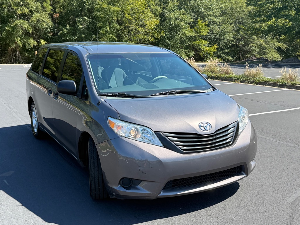 Photo 4 of this TOYOTA SIENNA