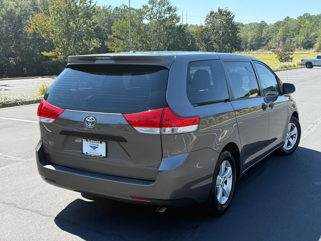 Photo 7 of this TOYOTA SIENNA