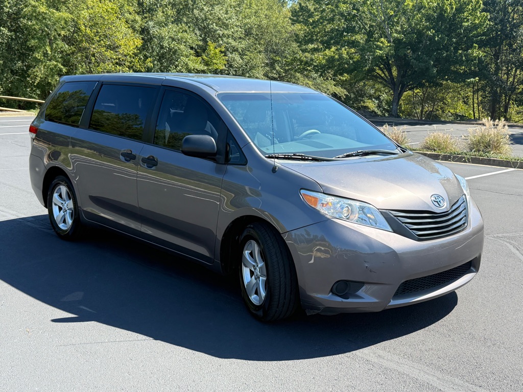 Photo 5 of this TOYOTA SIENNA