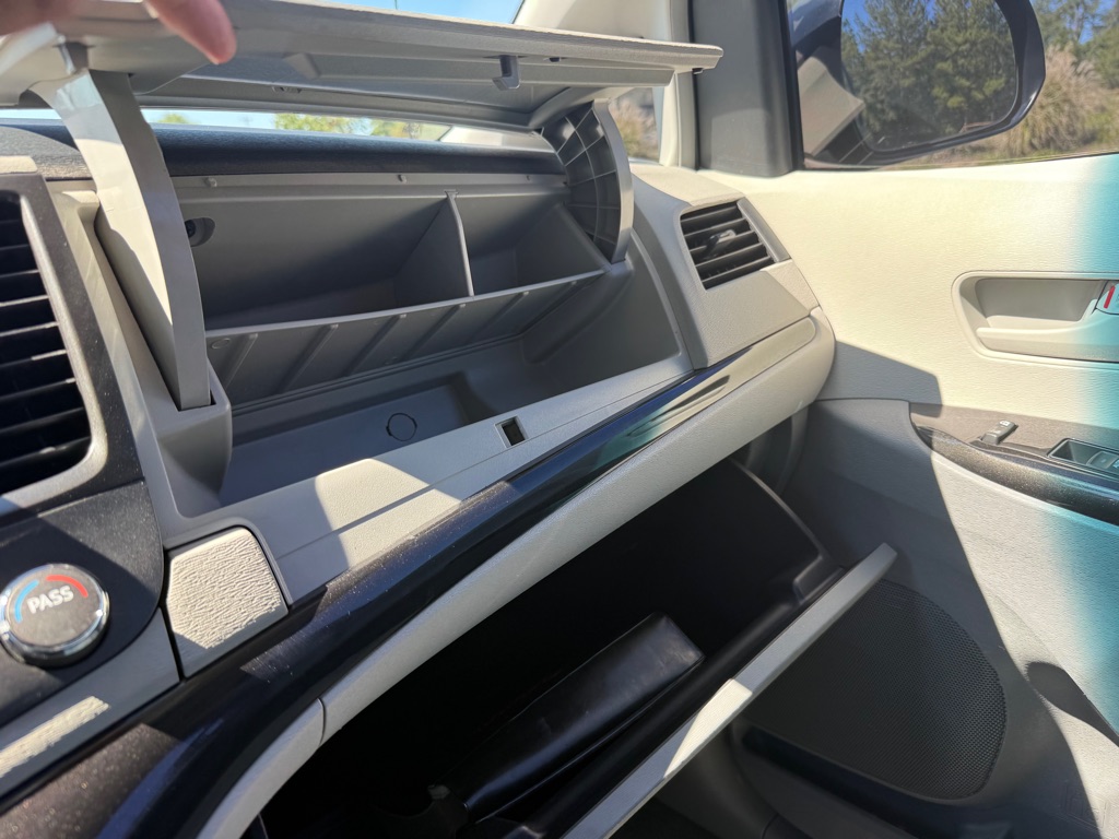 Photo 24 of this TOYOTA SIENNA