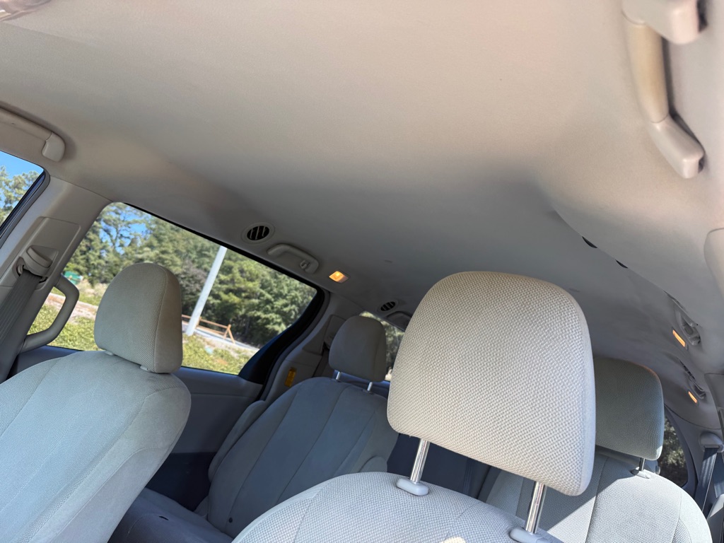 Photo 26 of this TOYOTA SIENNA
