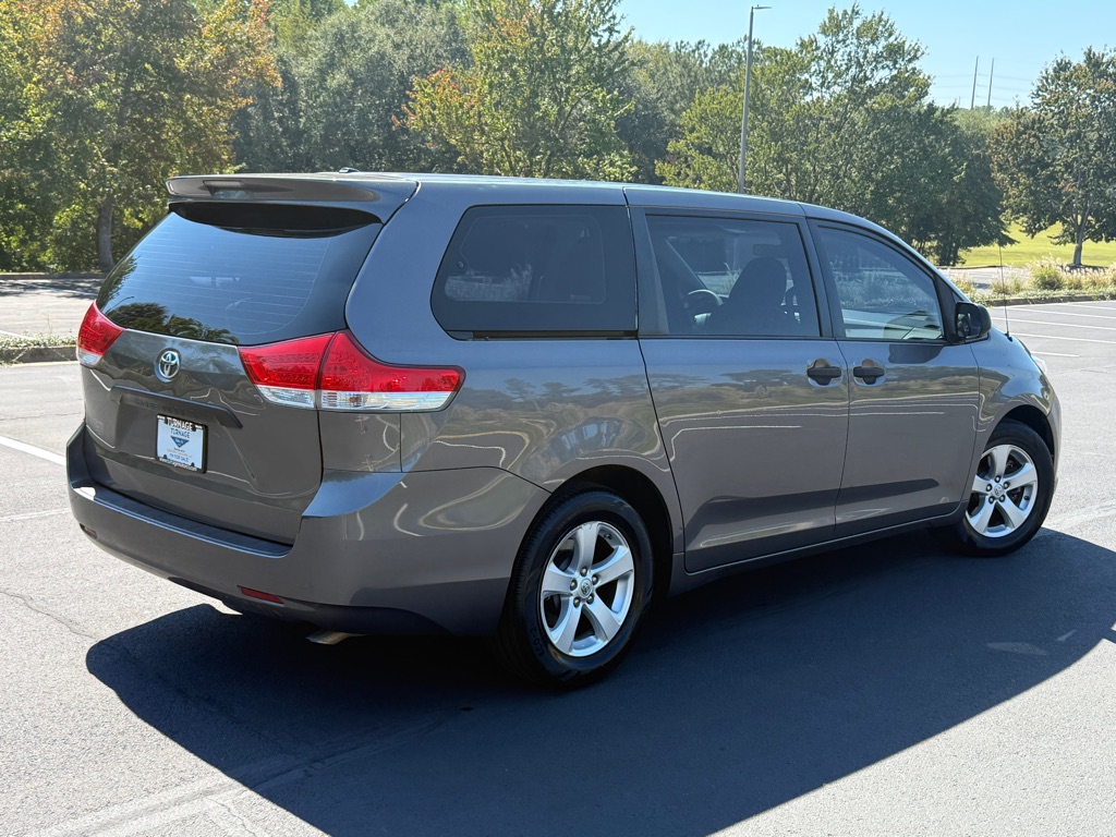 Photo 6 of this TOYOTA SIENNA