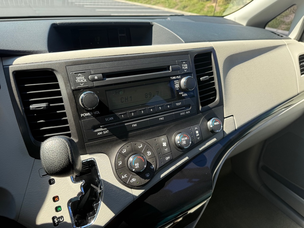 Photo 22 of this TOYOTA SIENNA