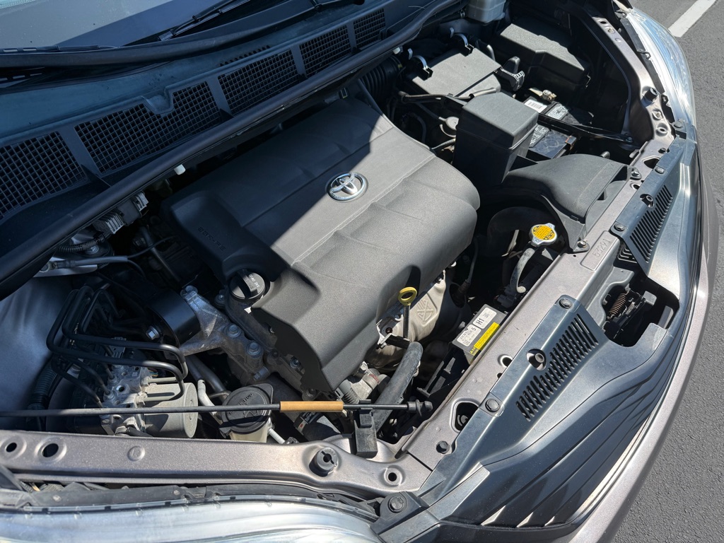 Photo 29 of this TOYOTA SIENNA