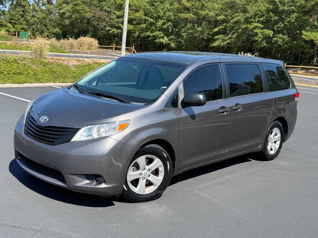 Photo 3 of this TOYOTA SIENNA
