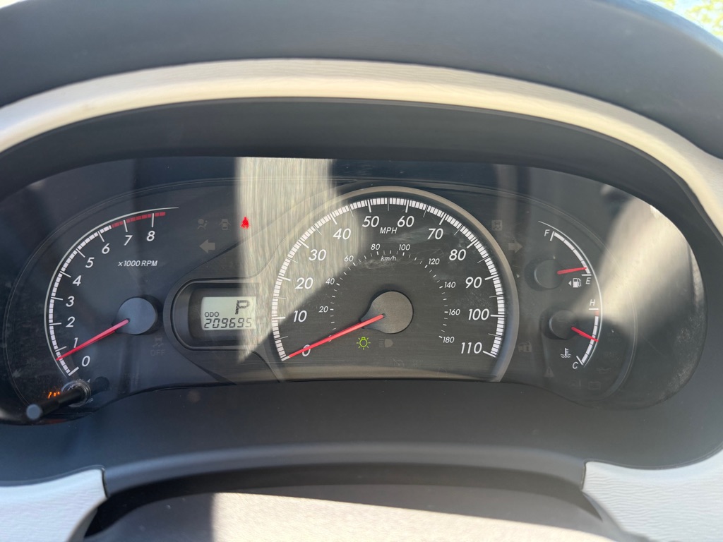 Photo 21 of this TOYOTA SIENNA