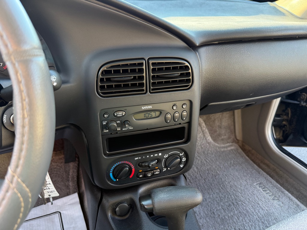 Photo 18 of this SATURN SL1