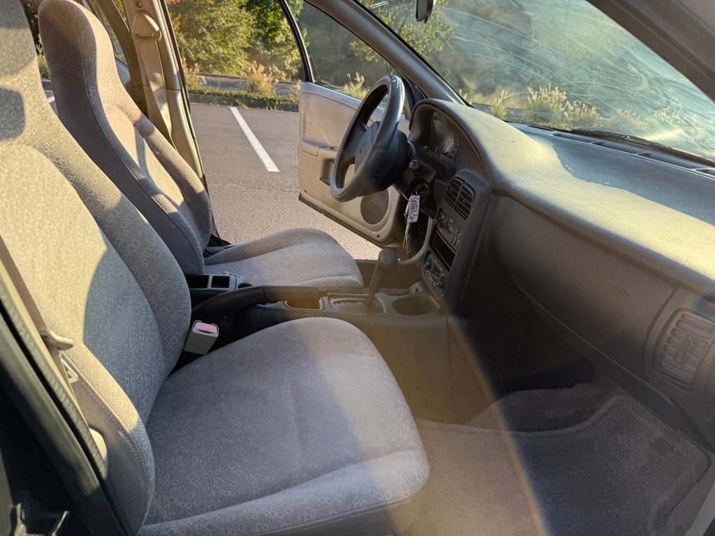 Photo 12 of this SATURN SL1