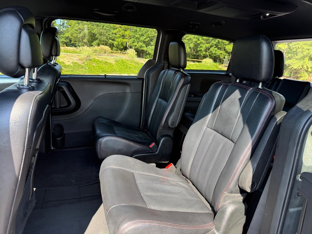 Photo 21 of this DODGE GRAND CARAVAN