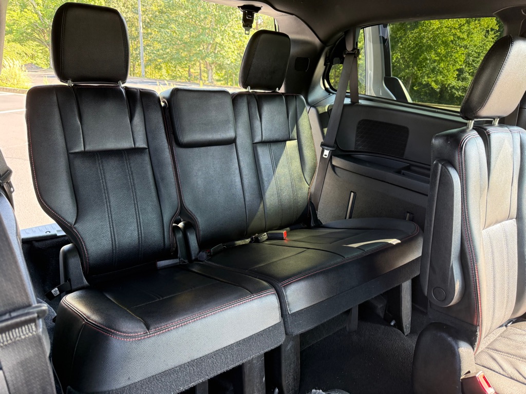 Photo 18 of this DODGE GRAND CARAVAN