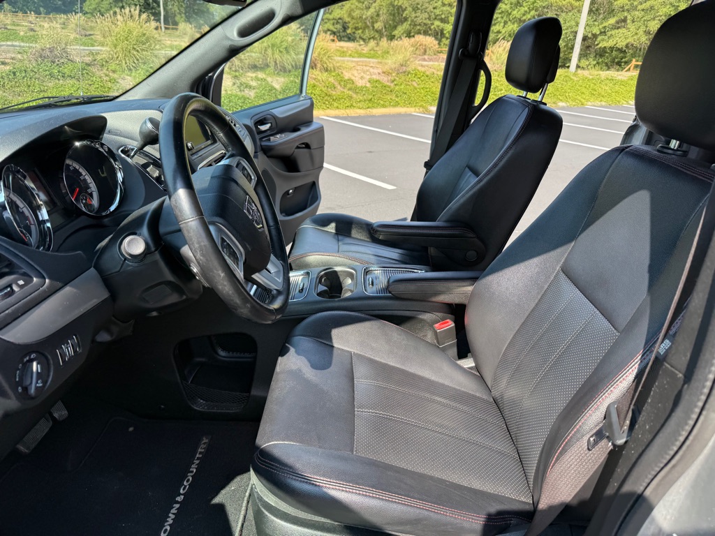 Photo 11 of this DODGE GRAND CARAVAN