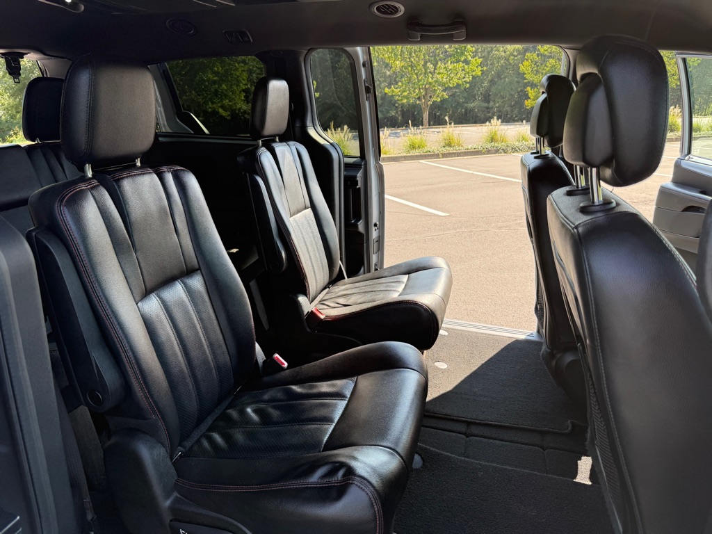 Photo 17 of this DODGE GRAND CARAVAN