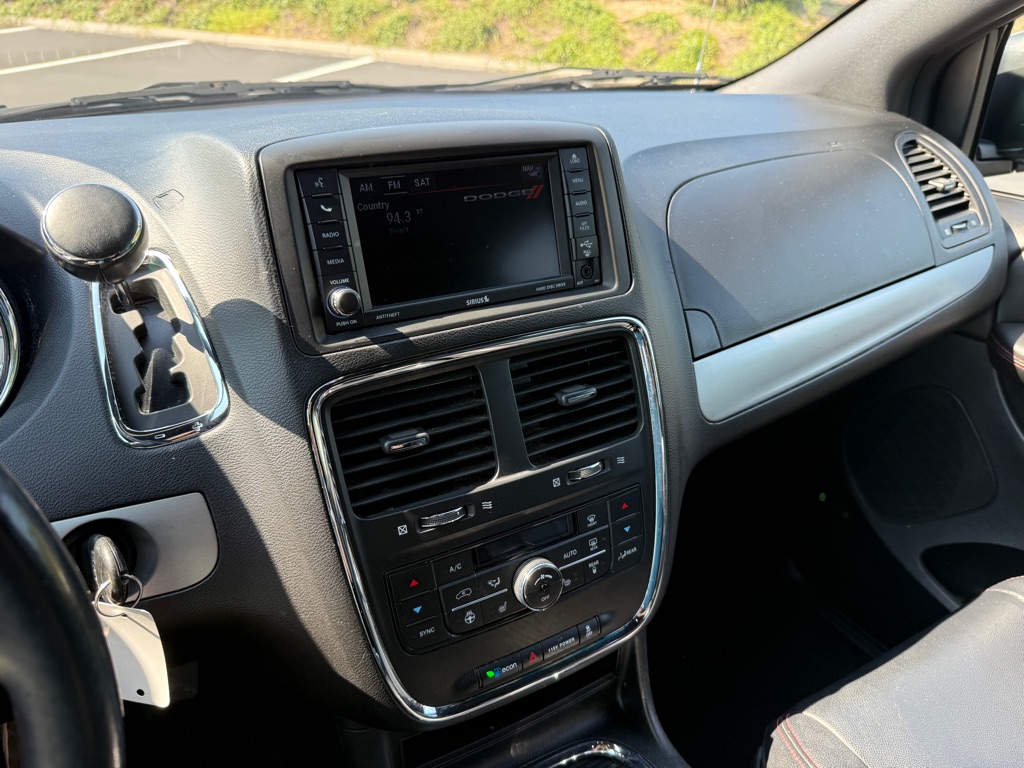 Photo 23 of this DODGE GRAND CARAVAN