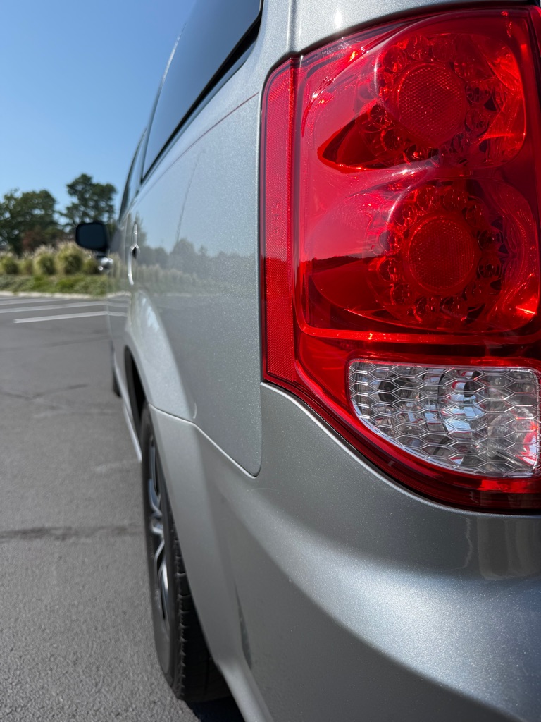 Photo 34 of this DODGE GRAND CARAVAN