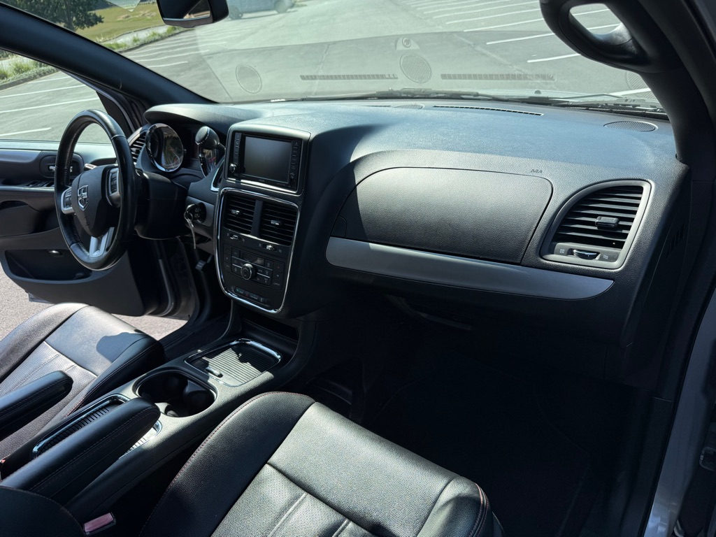 Photo 16 of this DODGE GRAND CARAVAN
