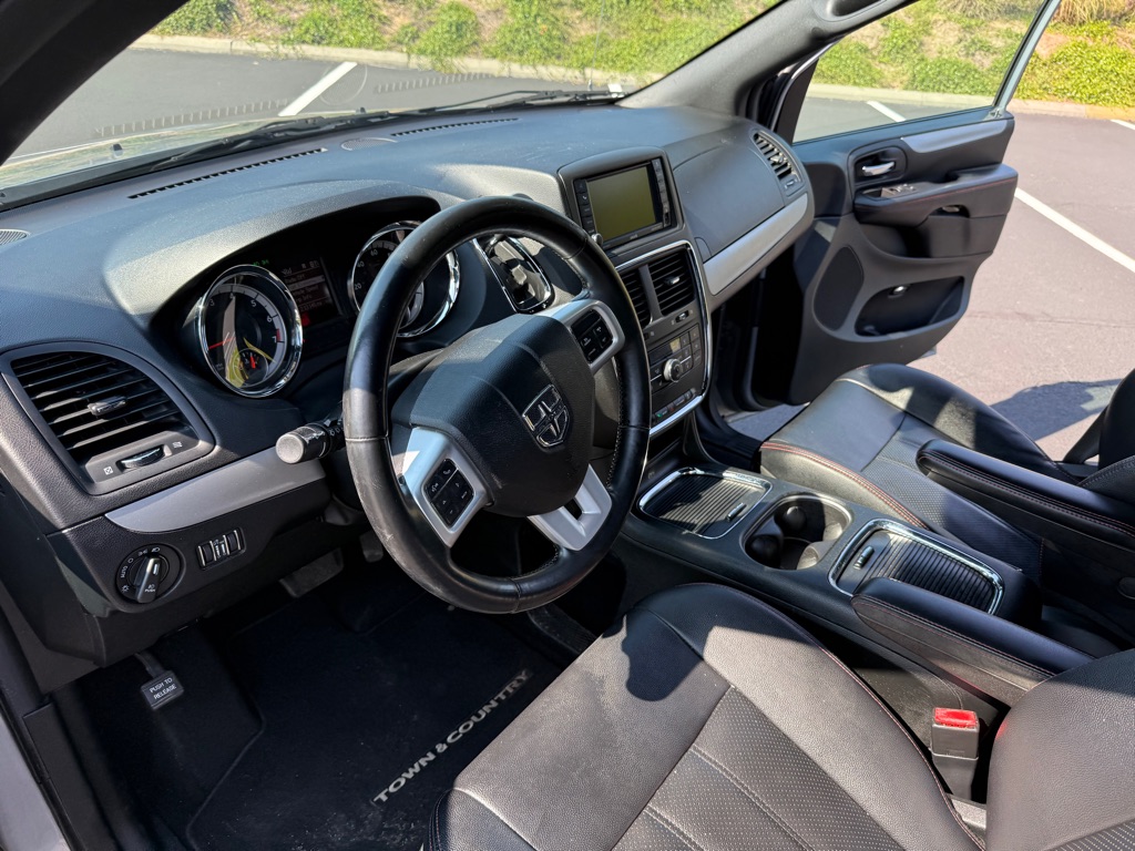 Photo 12 of this DODGE GRAND CARAVAN