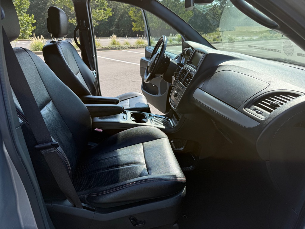 Photo 15 of this DODGE GRAND CARAVAN
