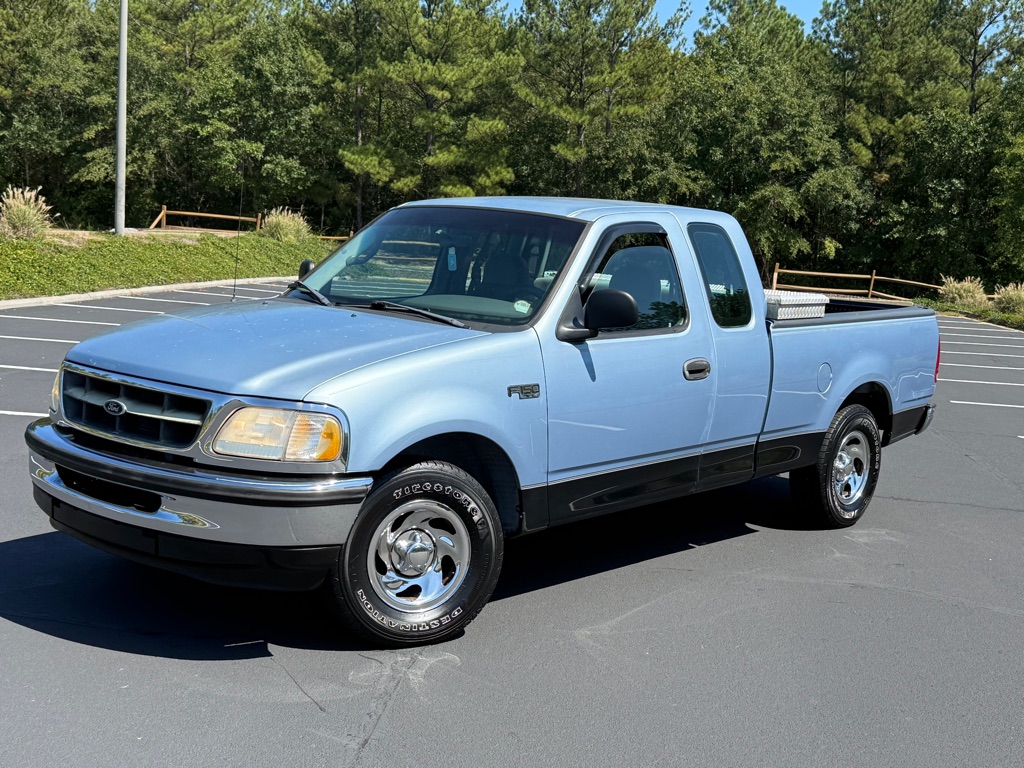 Photo 3 of this FORD F150