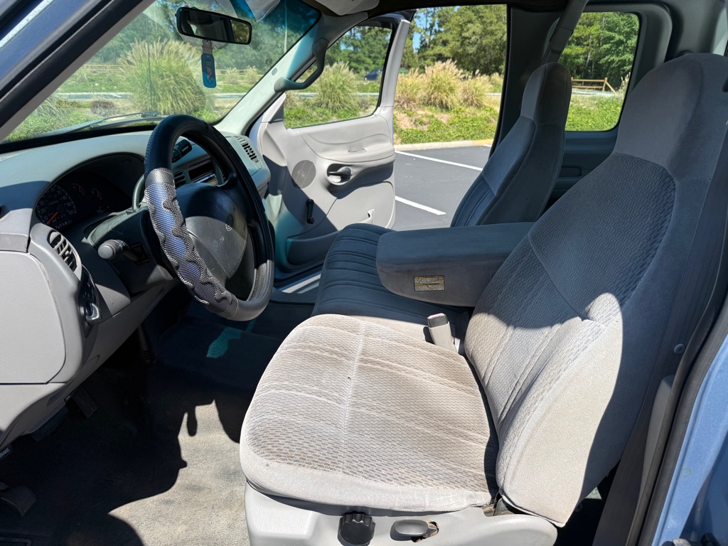 Photo 12 of this FORD F150