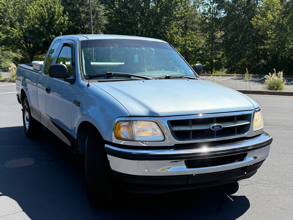 Photo 4 of this FORD F150