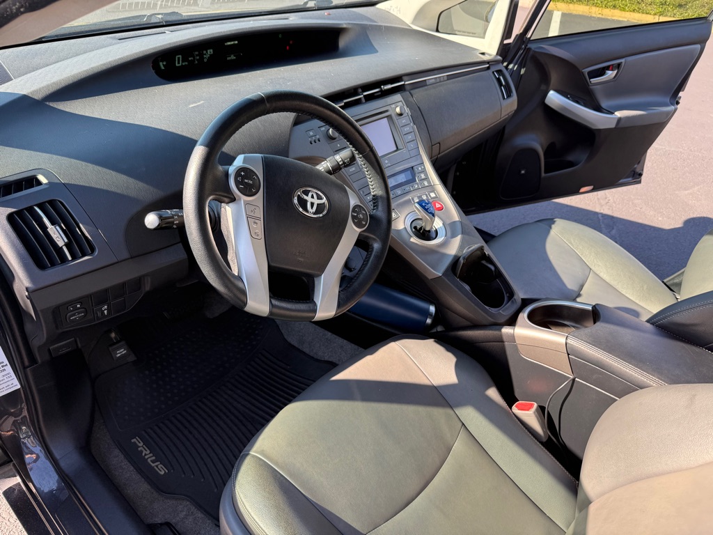 Photo 13 of this TOYOTA PRIUS
