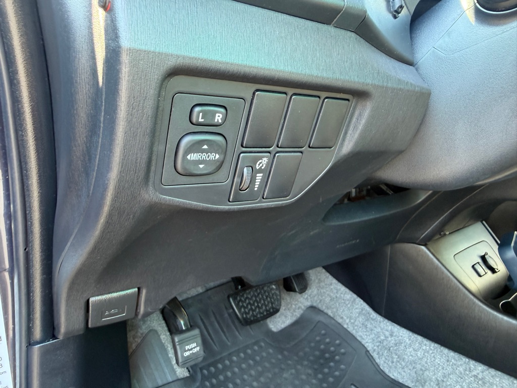Photo 28 of this TOYOTA PRIUS
