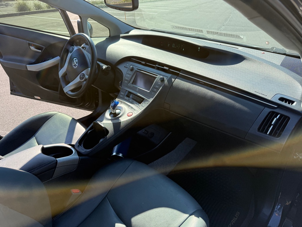 Photo 16 of this TOYOTA PRIUS