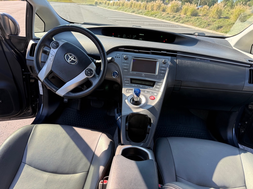 Photo 14 of this TOYOTA PRIUS