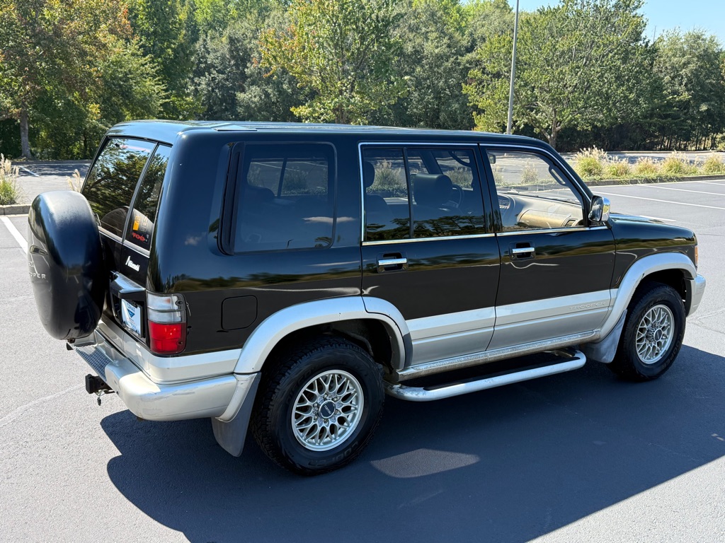 Photo 11 of this ISUZU TROOPER