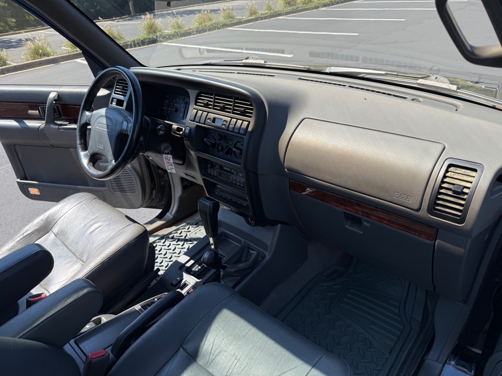 Photo 30 of this ISUZU TROOPER