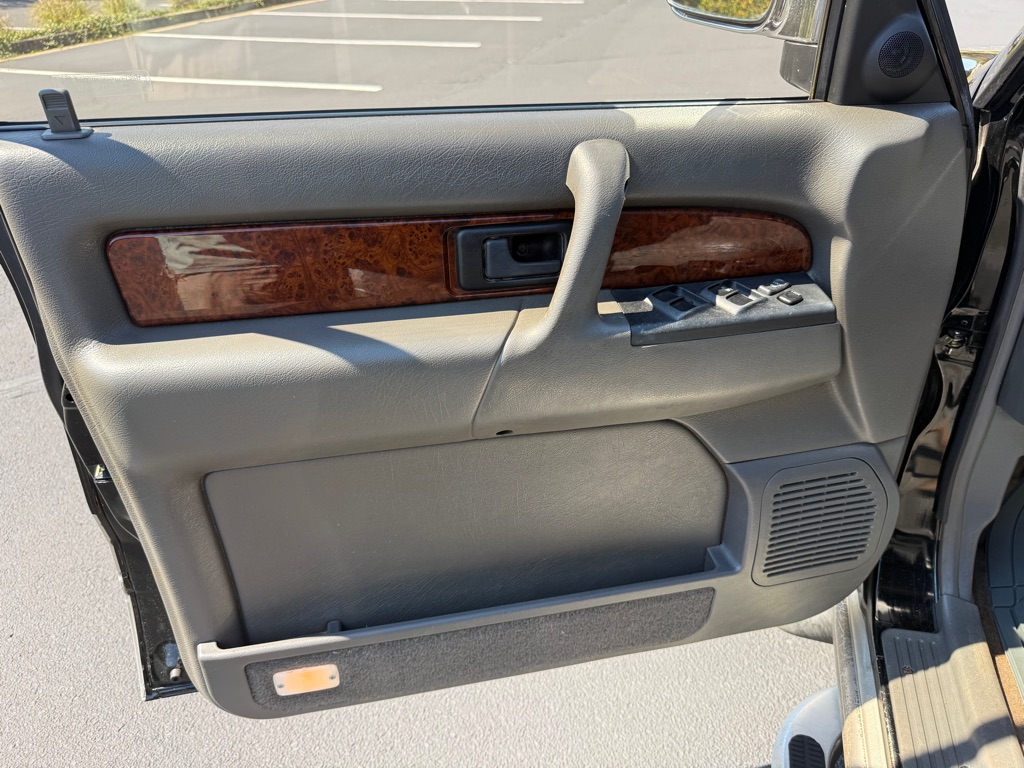Photo 55 of this ISUZU TROOPER