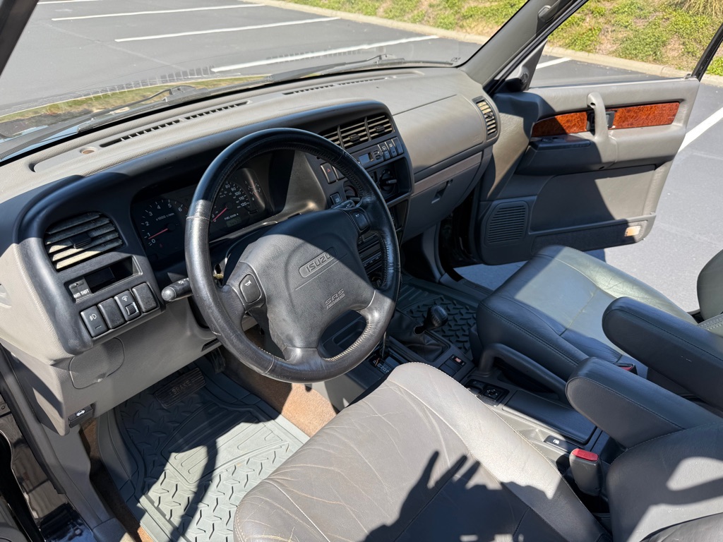 Photo 23 of this ISUZU TROOPER