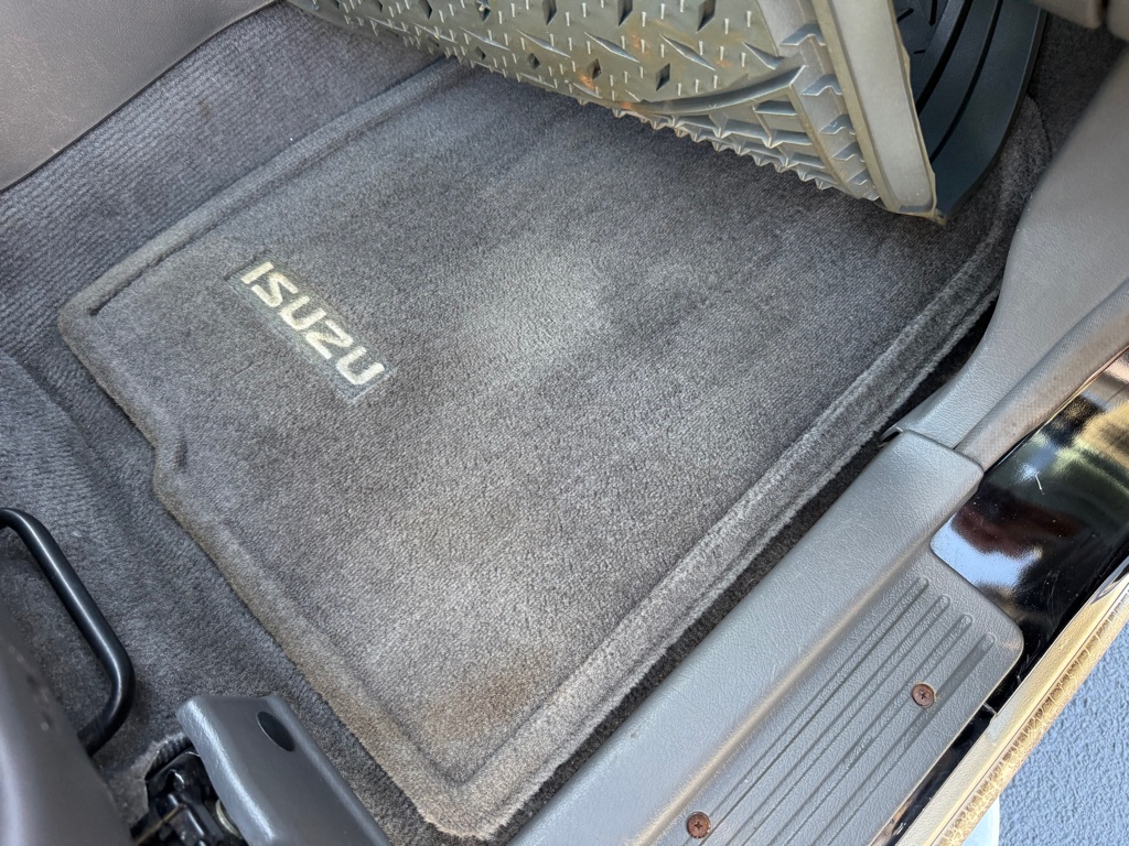 Photo 36 of this ISUZU TROOPER