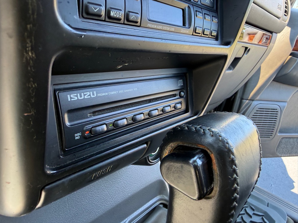 Photo 27 of this ISUZU TROOPER