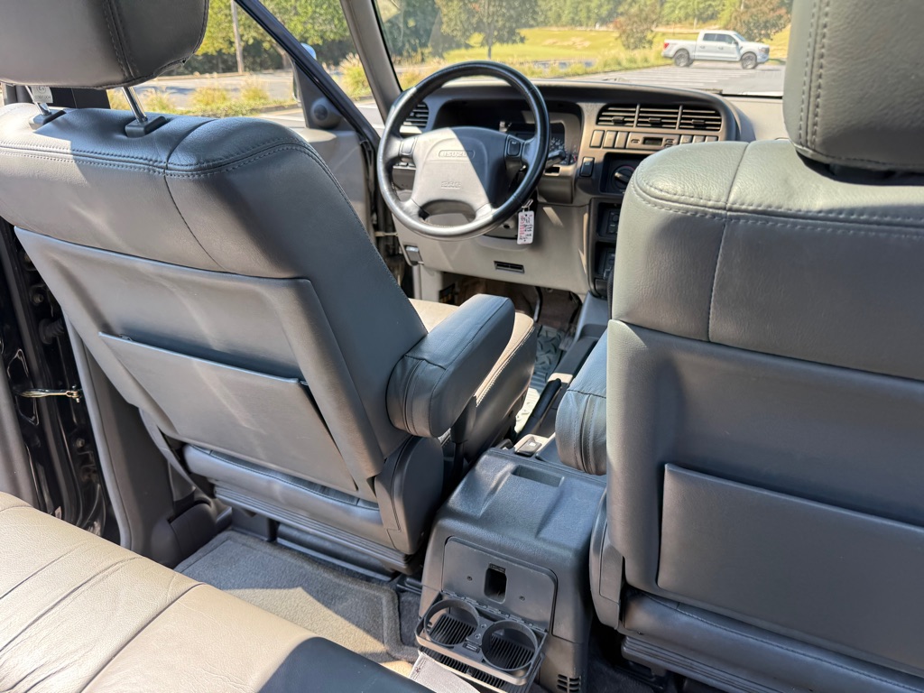 Photo 45 of this ISUZU TROOPER