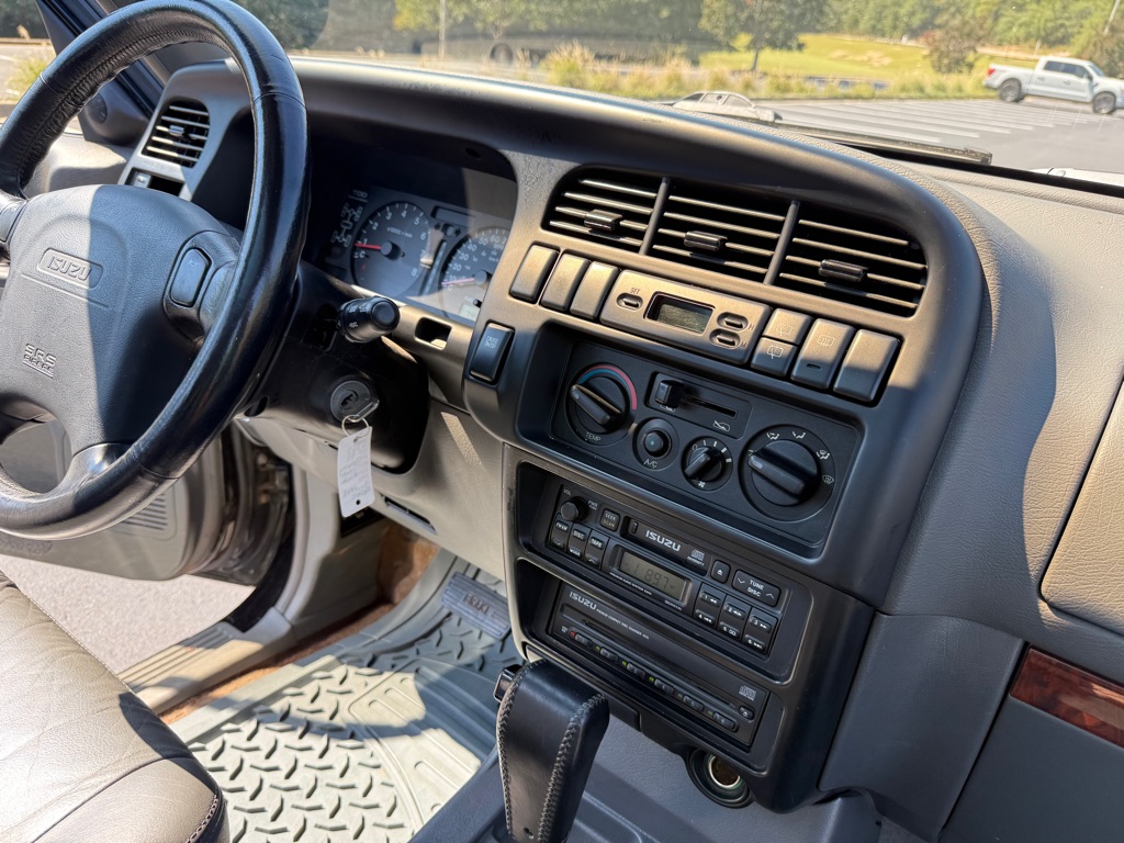 Photo 31 of this ISUZU TROOPER