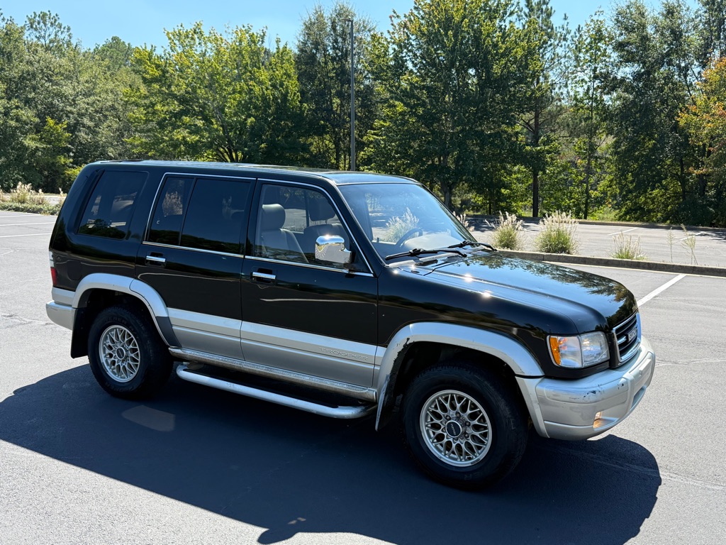 Photo 10 of this ISUZU TROOPER