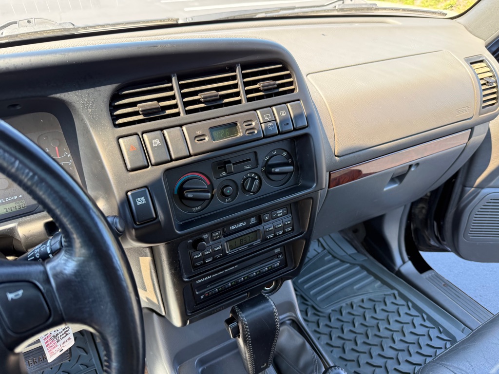 Photo 26 of this ISUZU TROOPER