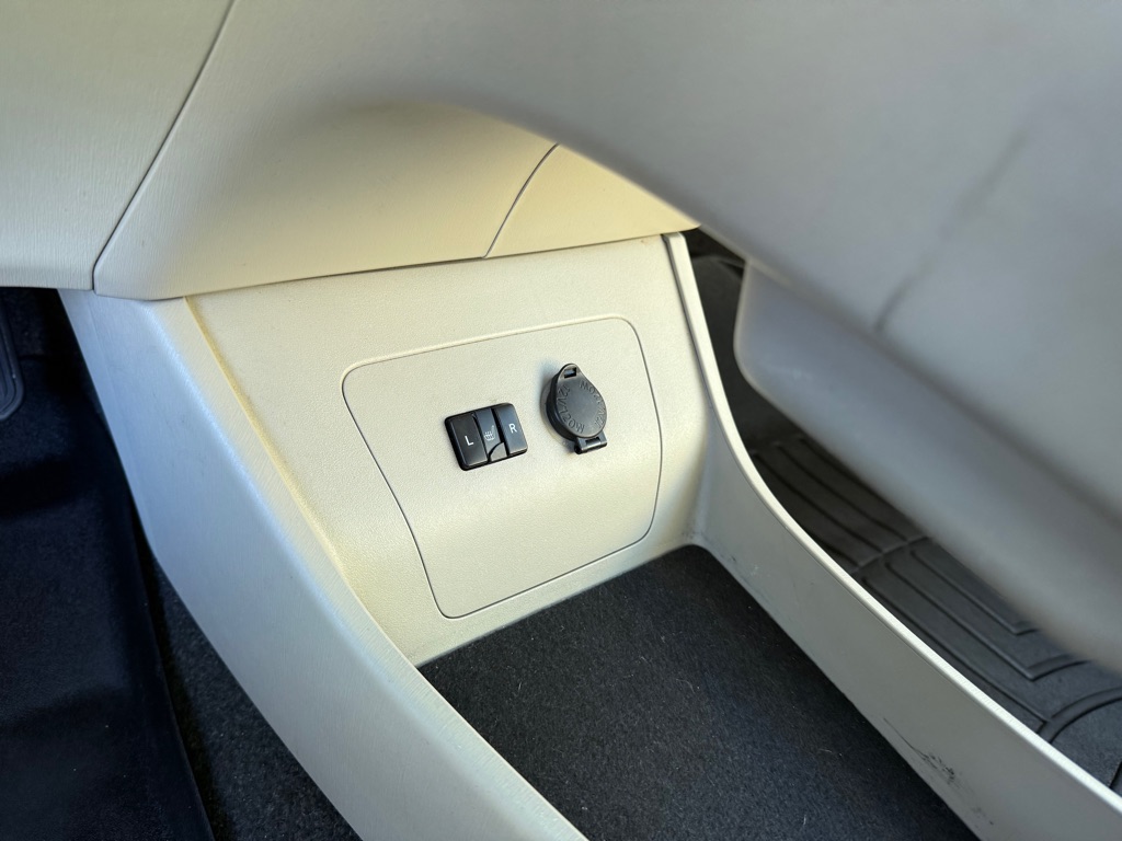 Photo 22 of this TOYOTA PRIUS